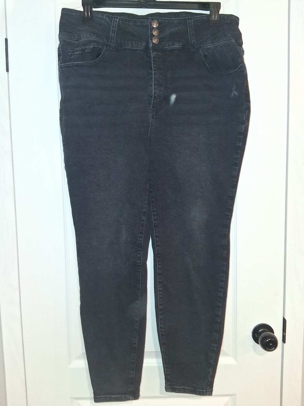 Forever 21 Women's Skinny Jeans in Washed Black